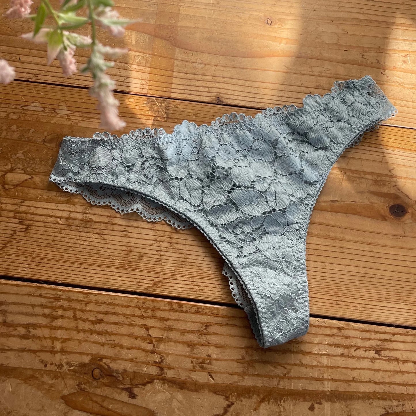 Peony Thong