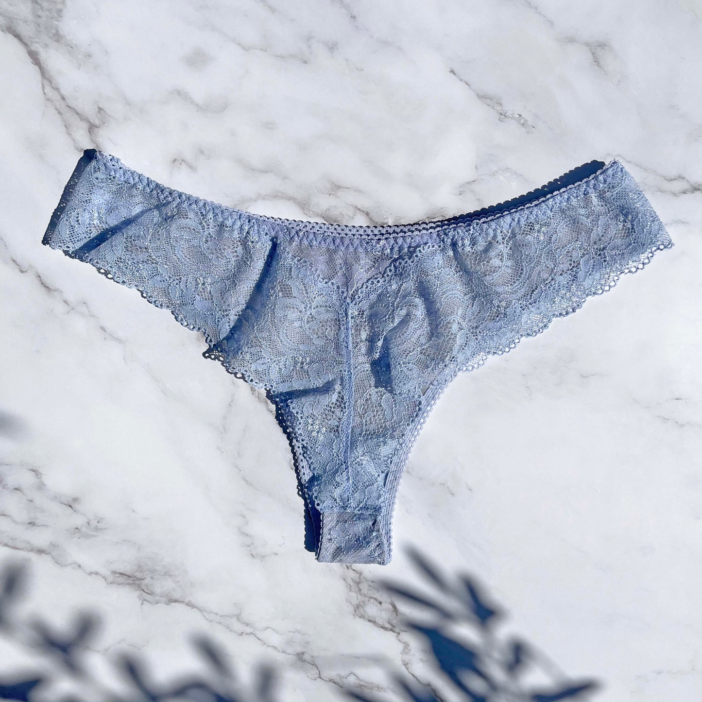 Viola Thong｜Blue