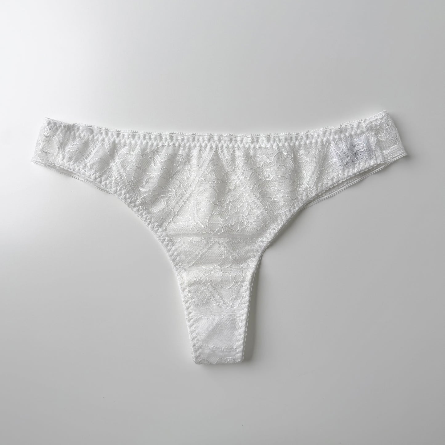 Amary Thong｜White